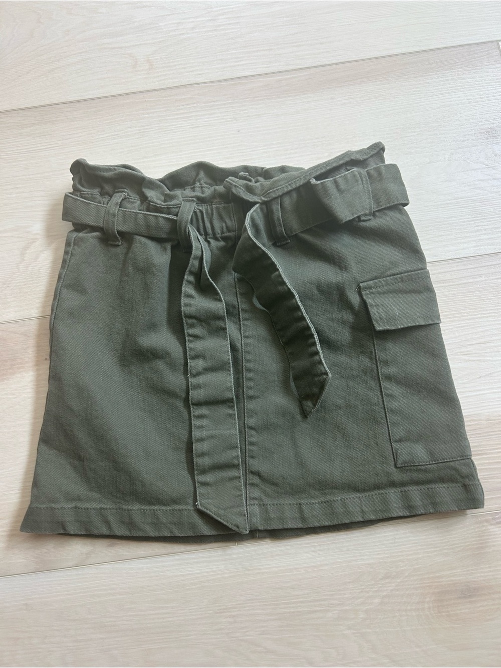 Girls Cargo skirt - size 7/8